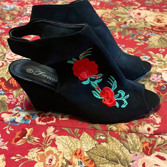 Forever 21 Shoes - Rose Decal Wedges 🌹